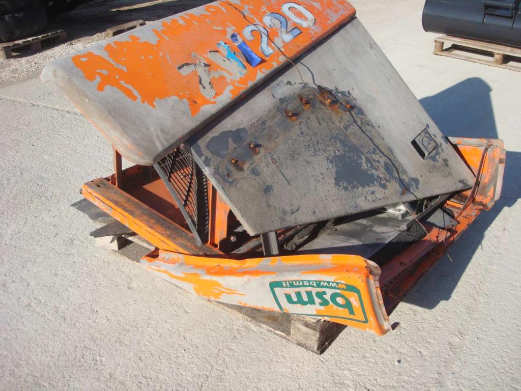 Hood and body panel for Hitachi ZW 220 Photo 2