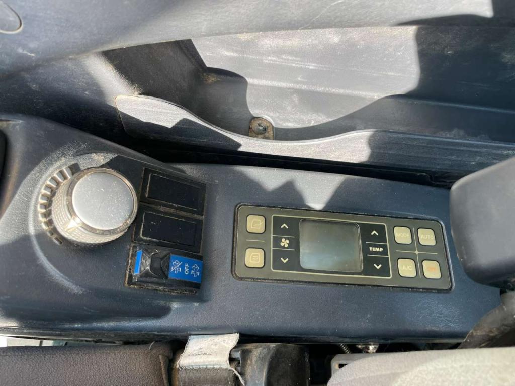 Hyundai Robex 300NLC-9A Photo 25