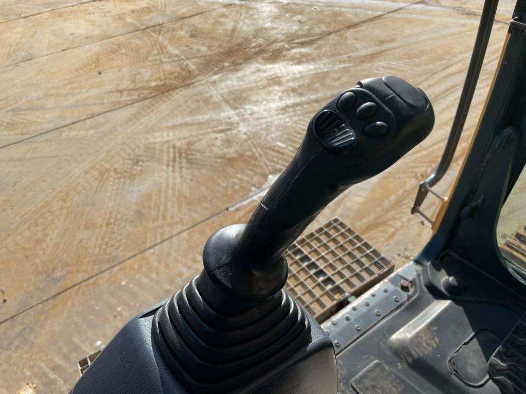 Hyundai Robex 300NLC-9A Photo 26