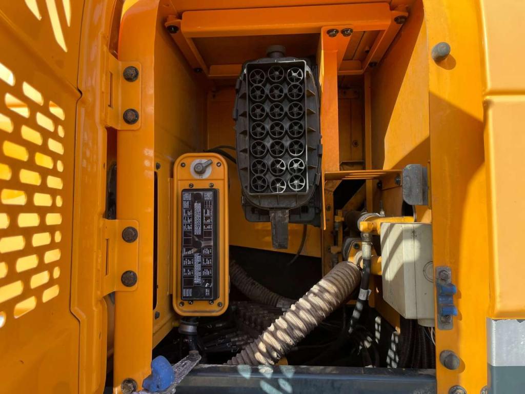 Hyundai Robex 300NLC-9A Photo 27