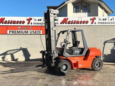 Toyota 5FD70 sold by Massucco T. Srl