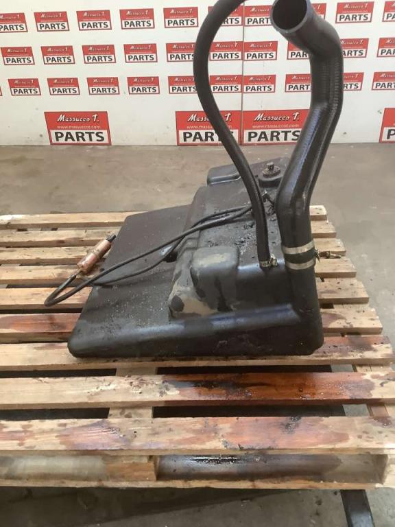 SERBATOIO CARBURANTE PER BOBCAT 753 Tank Photo 2