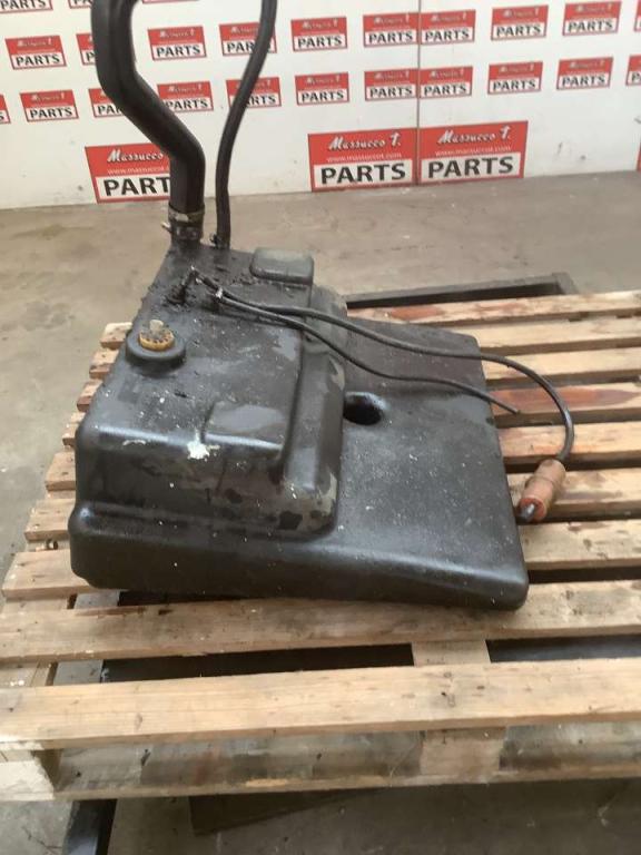 SERBATOIO CARBURANTE PER BOBCAT 753 Tank Photo 4