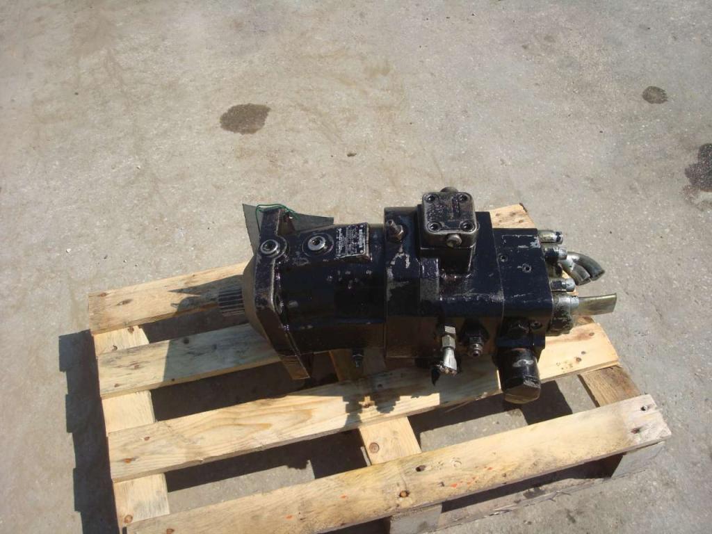 Translation motor for Fiat Hitachi 150W3 Photo 1