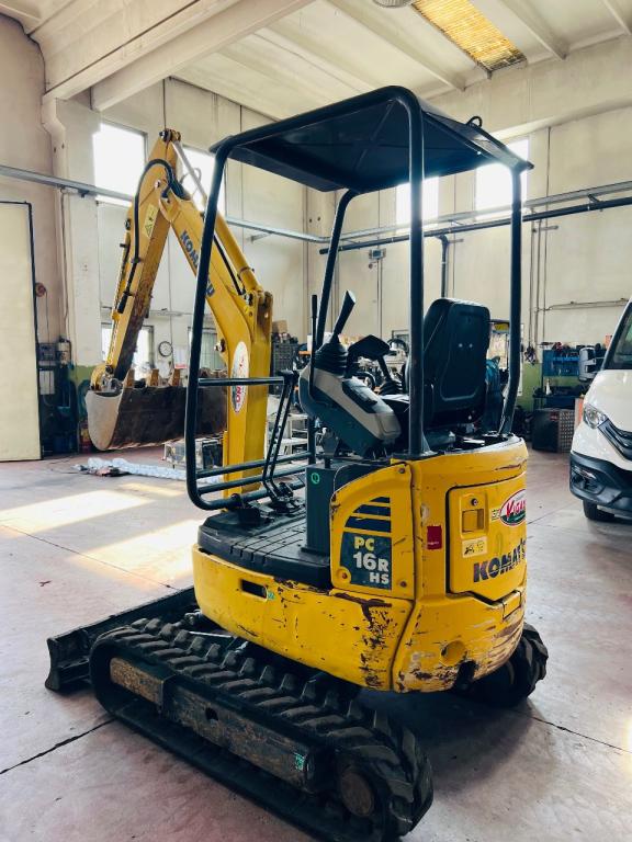 Komatsu PC16R Photo 5