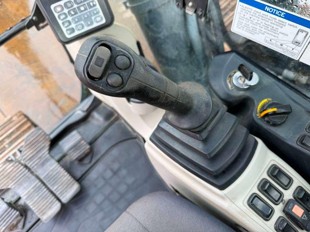 Kobelco SK300NLC-10 - Automatic Greasing / Quick Coupler Photo 11