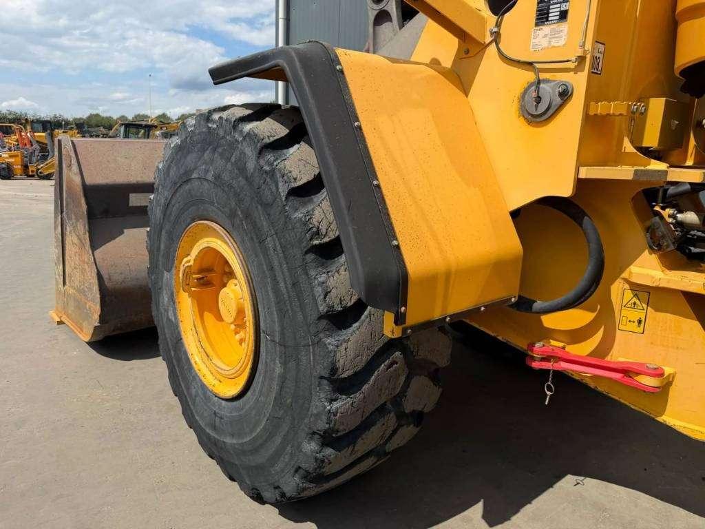 Volvo L180F Photo 16