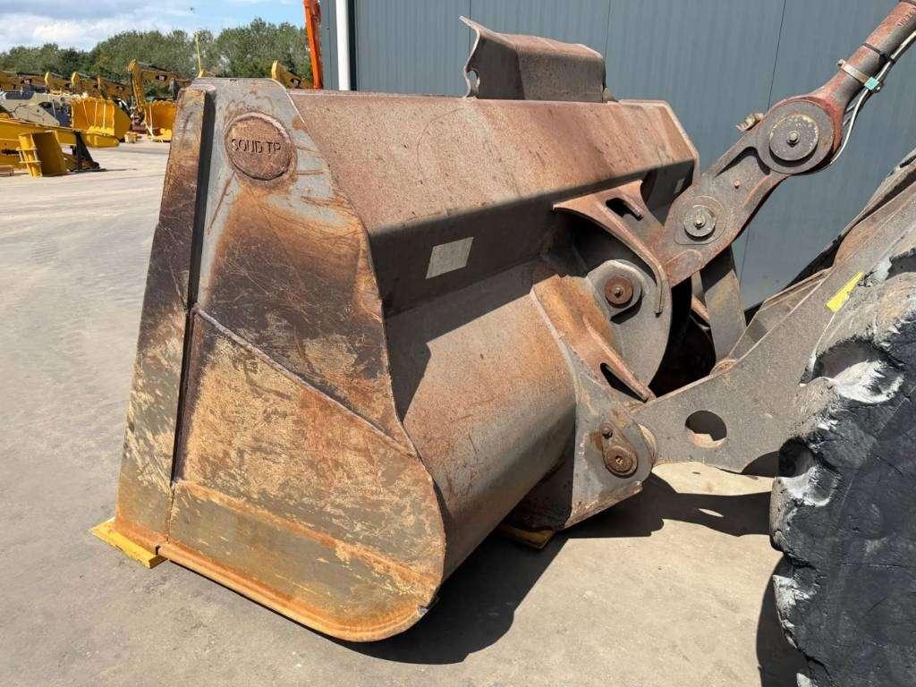 Volvo L180F Photo 28