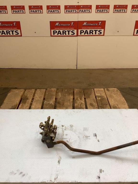 Servo-operated valve for Hitachi ZX135US Photo 1