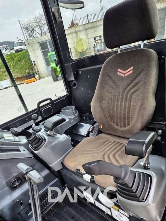 Yanmar ViO38 Photo 6