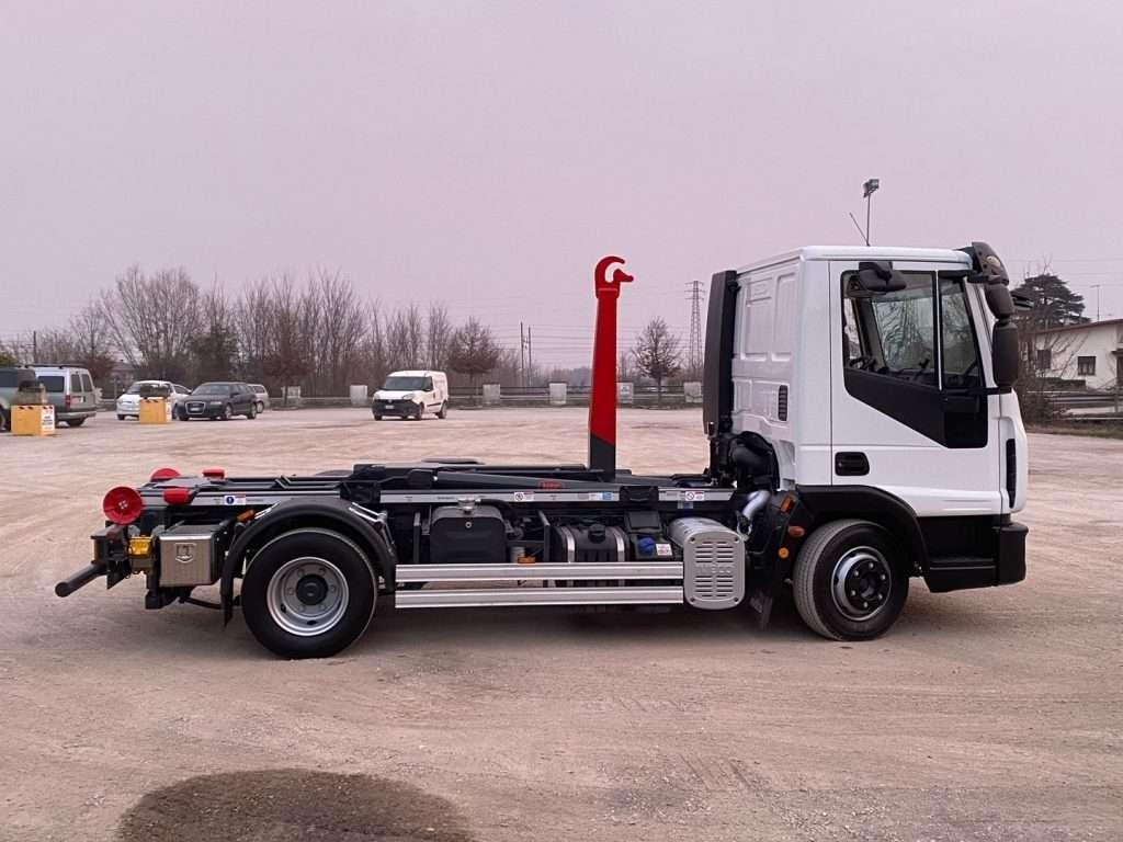 Iveco Hook lifts truck Photo 17