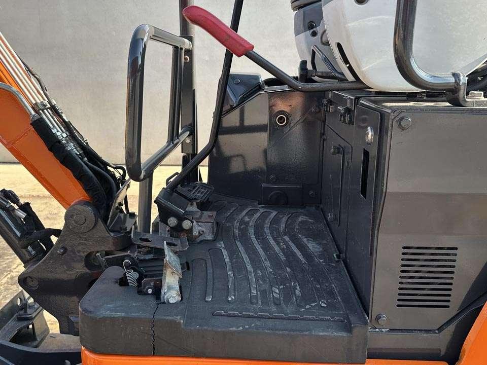 Hitachi ZX19U-5A YR Photo 14