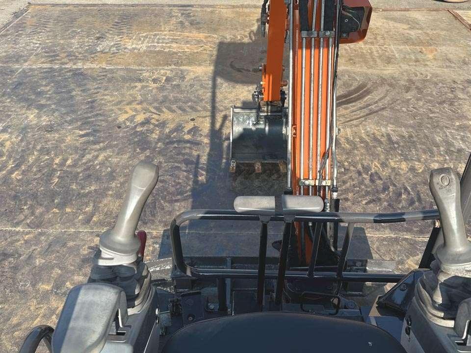 Hitachi ZX19U-5A YR Photo 18
