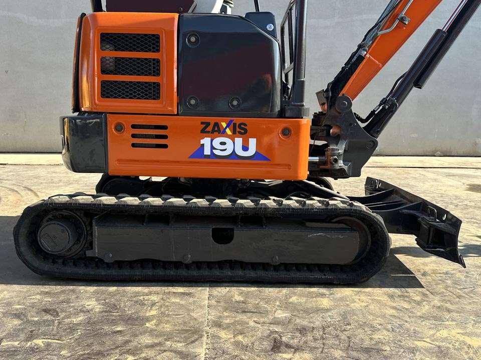 Hitachi ZX19U-5A YR Photo 4