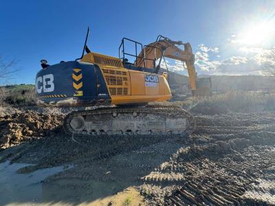 JCB JS330 sold by Piolanti srl