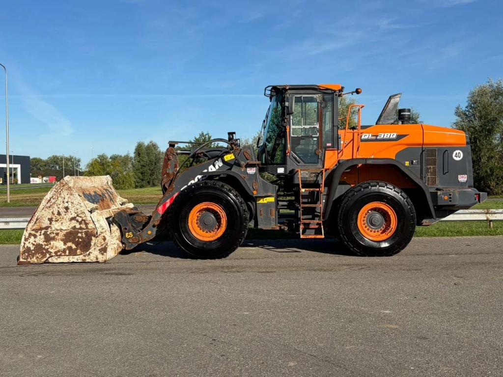 Doosan DL380-7 Photo 1