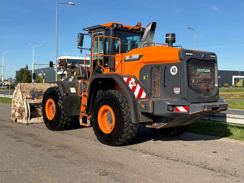 Doosan DL380-7 Photo 3