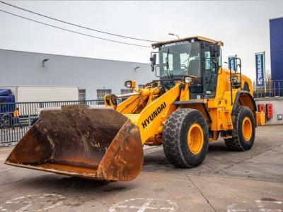 Hyundai HL955XT sold by Braem NV