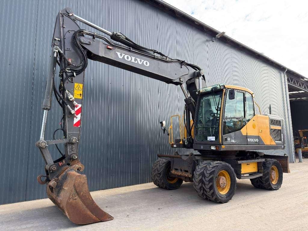 Volvo EW180E Photo 1