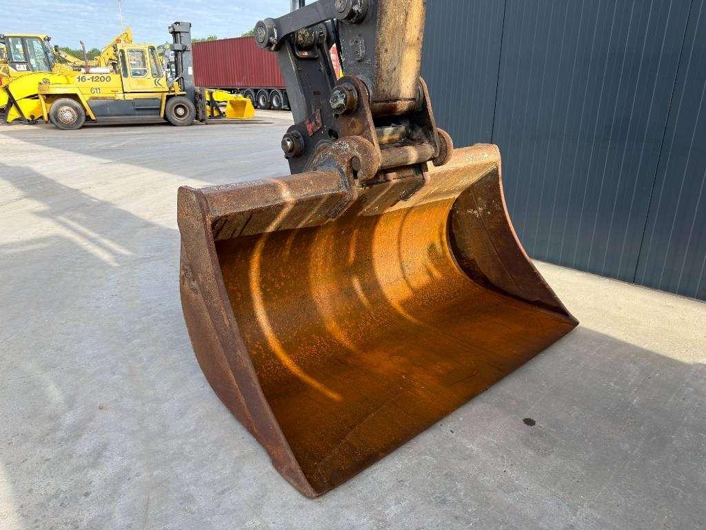 Volvo EW180E Photo 10