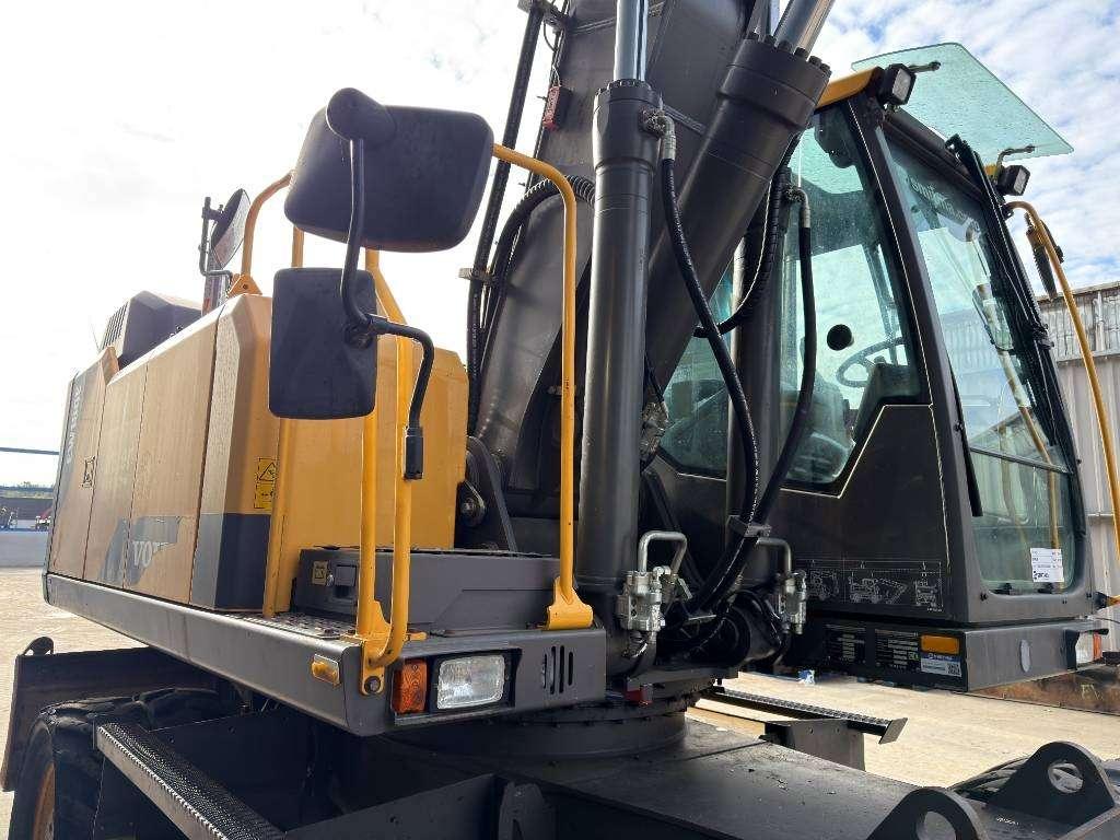 Volvo EW180E Photo 7