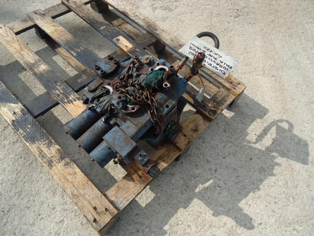 Hydraulic distributor for Hitachi LX170 Photo 2
