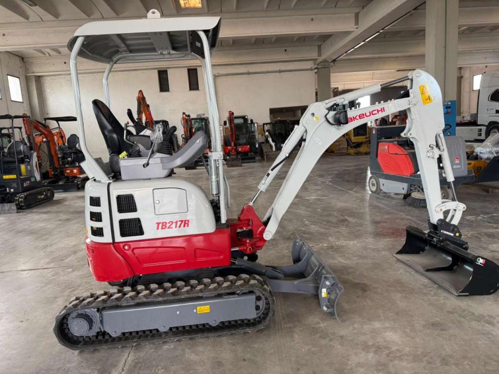 Takeuchi TB217-R Photo 1