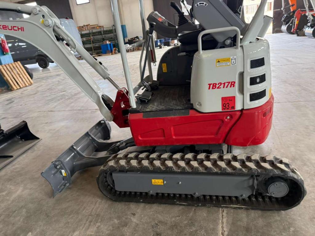 Takeuchi TB217-R Photo 2