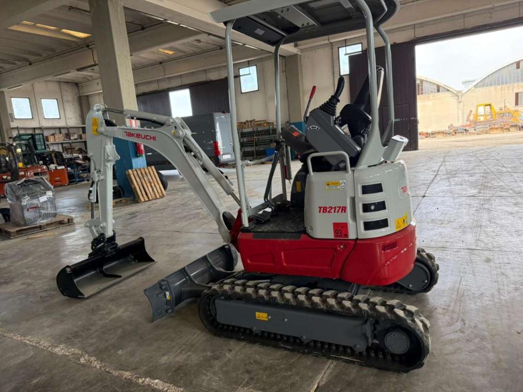 Takeuchi TB217-R Photo 6