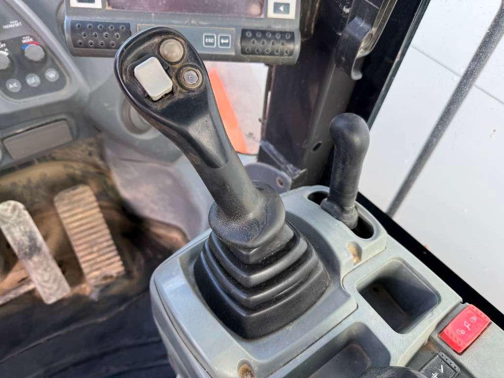 Hitachi ZW250-6 - Automatic Greasing / Weight System Photo 10