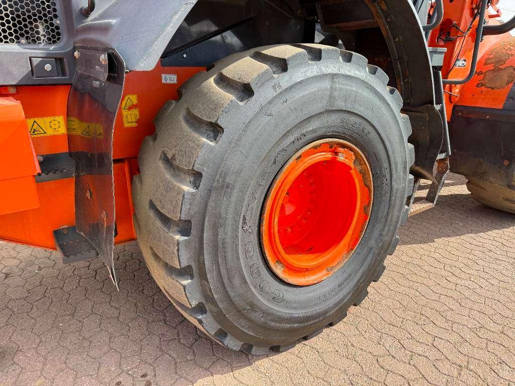 Hitachi ZW250-6 - Automatic Greasing / Weight System Photo 21