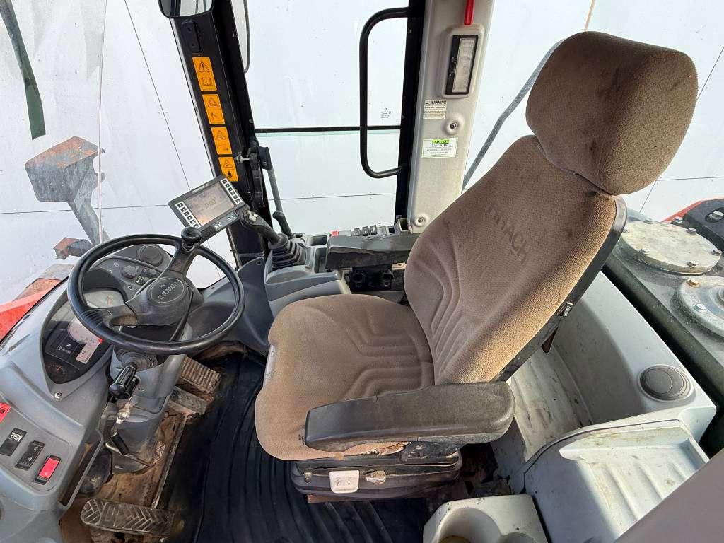 Hitachi ZW250-6 - Automatic Greasing / Weight System Photo 8