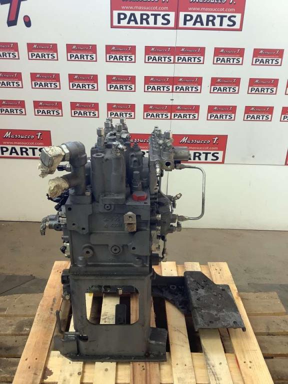 Hydraulic distributor for Hitachi ZX135-5 Photo 3