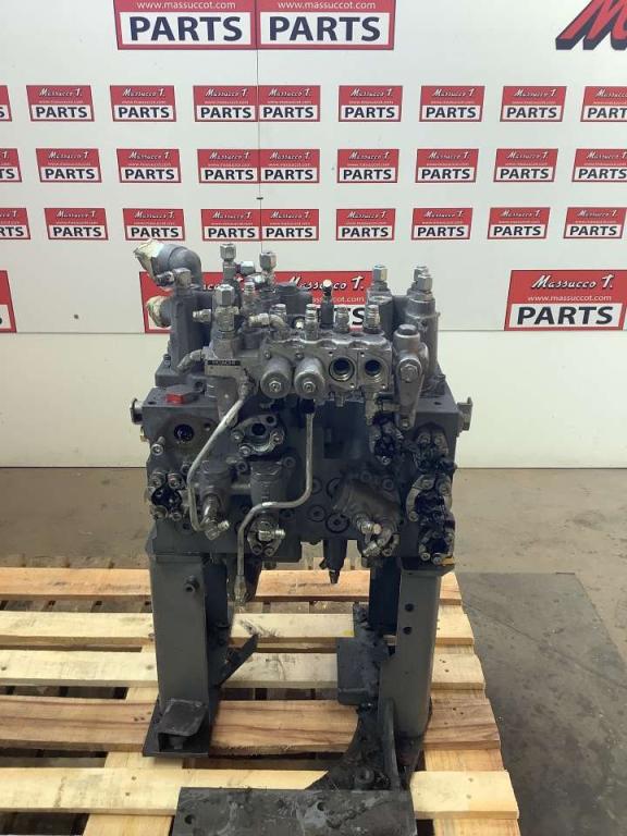 Hydraulic distributor for Hitachi ZX135-5 Photo 4