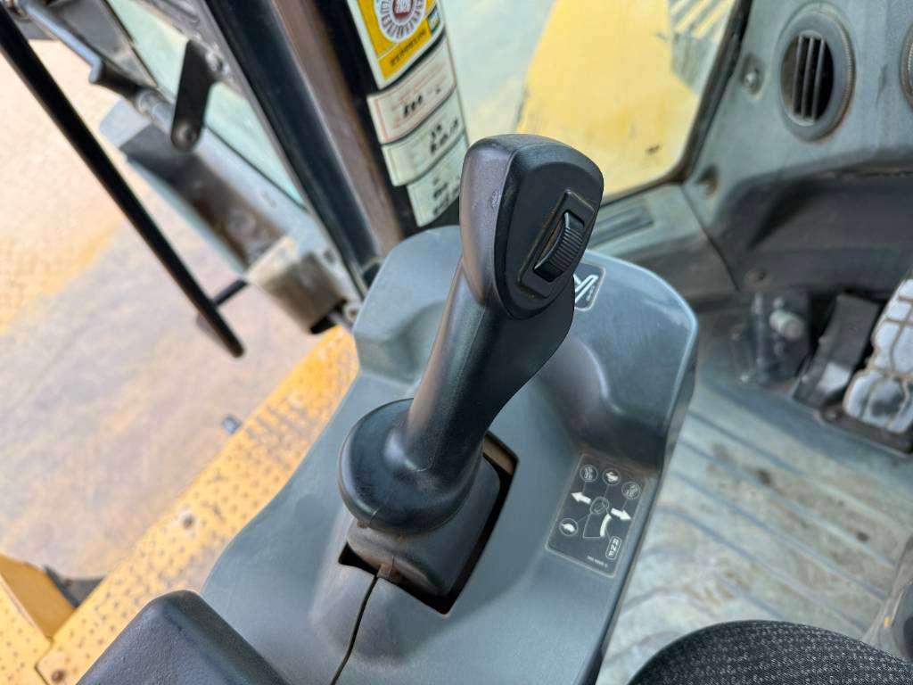 Caterpillar 966M - Automatic Greasing / Backup Camera Photo 9