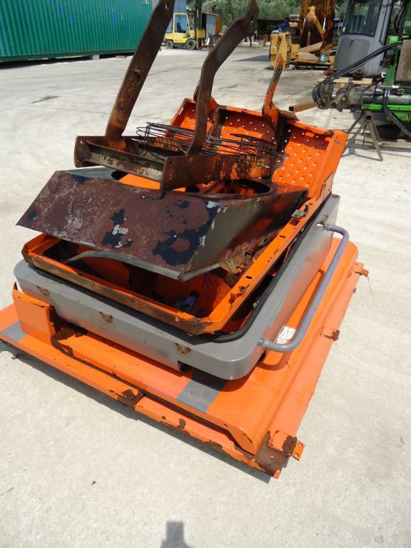 Hood and body panel for Hitachi LX170 Photo 1