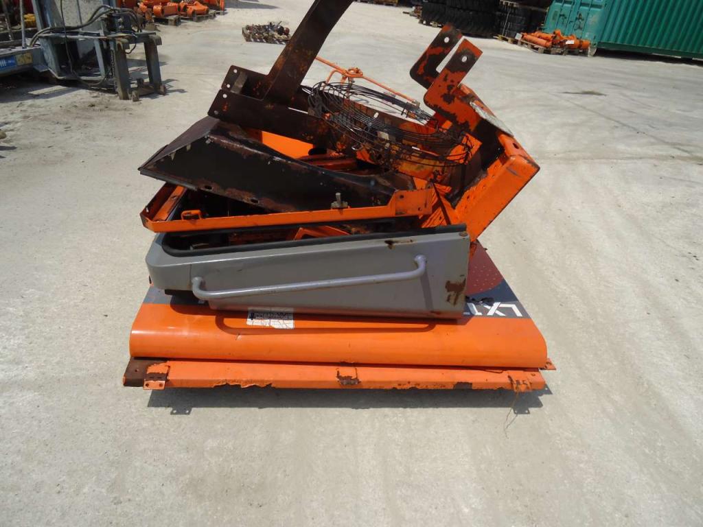 Hood and body panel for Hitachi LX170 Photo 2