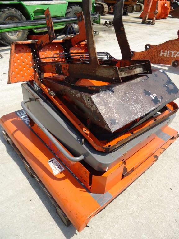Hood and body panel for Hitachi LX170 Photo 4
