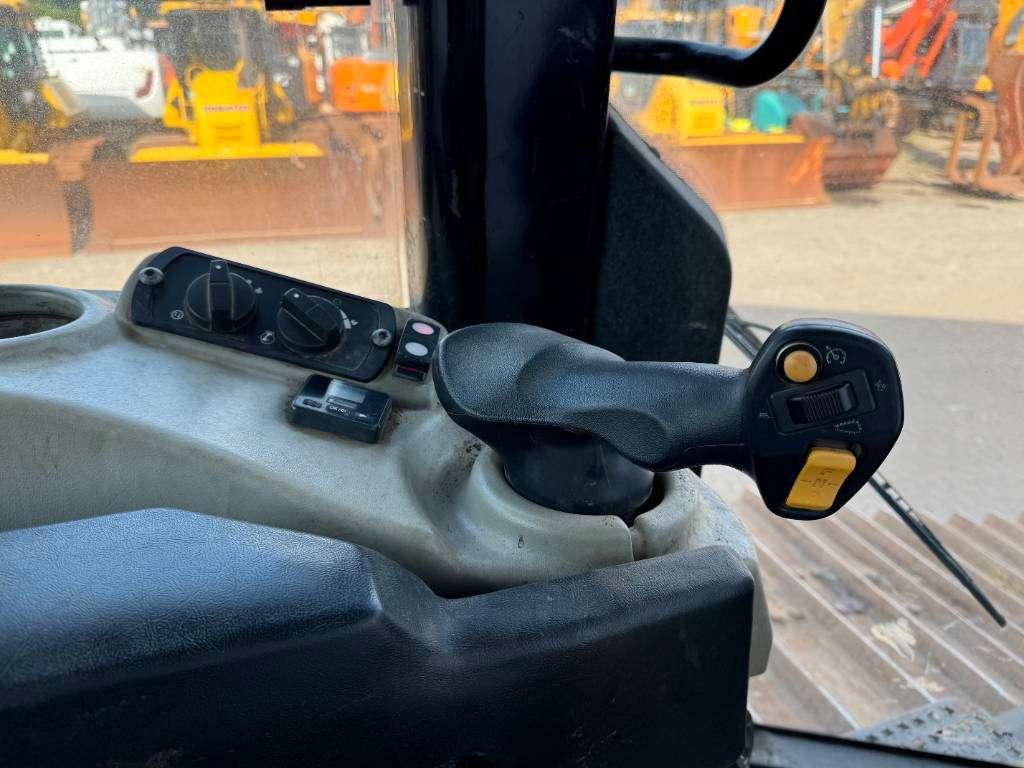 Caterpillar D6N LGP - German Machine / Folding Blade Photo 10