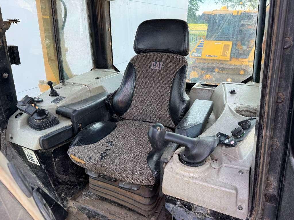 Caterpillar D6N LGP - German Machine / Folding Blade Photo 8
