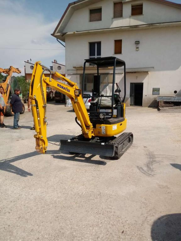 Komatsu PC16R-3HS Photo 1