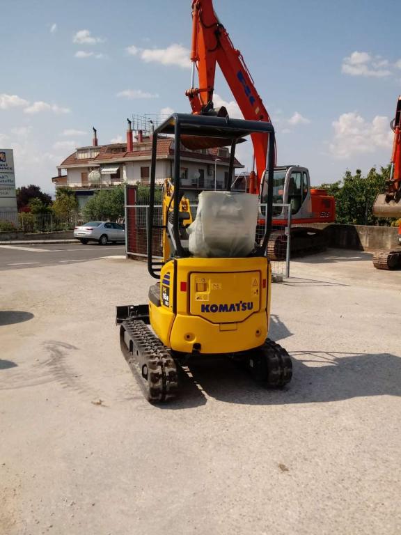 Komatsu PC16R-3HS Photo 2