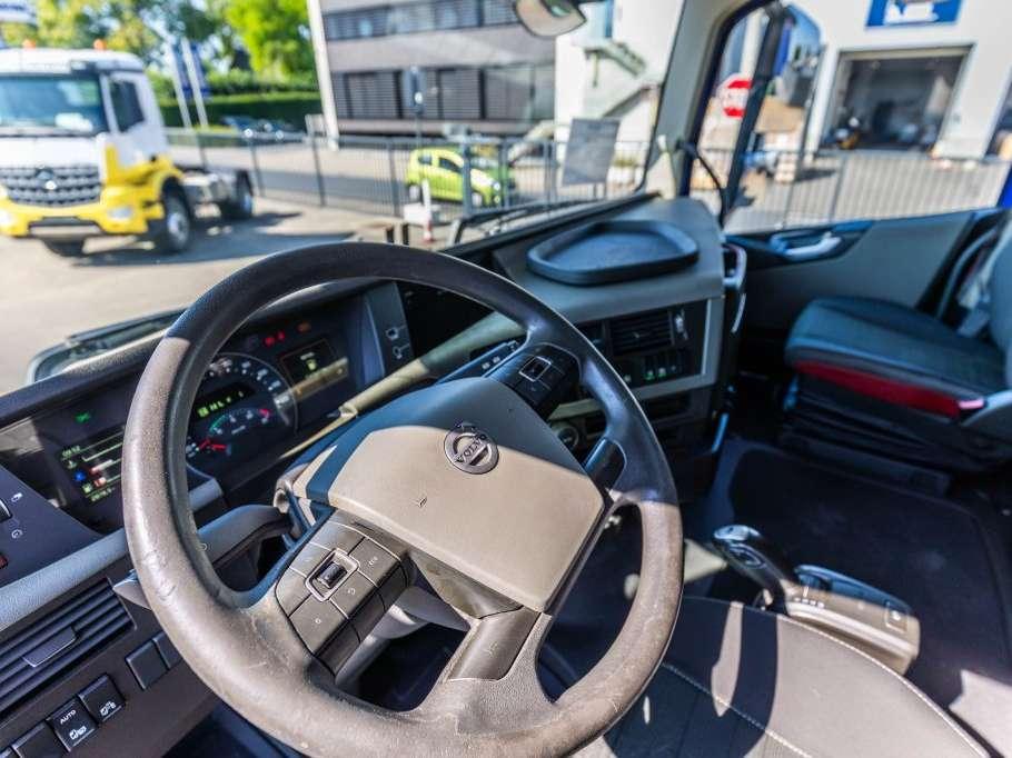 Volvo FH 420 Photo 13