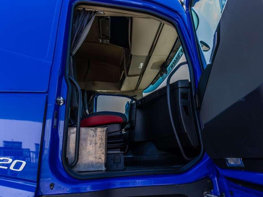 Volvo FH 420 Photo 19