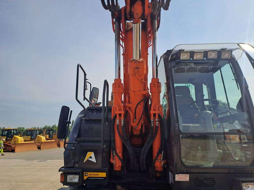 Hitachi ZX170W-5B Photo 10