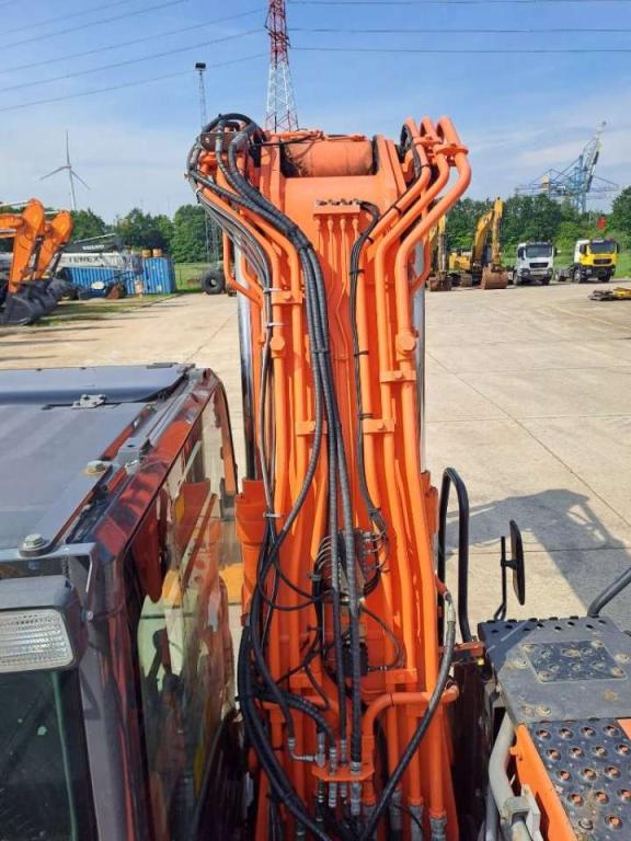 Hitachi ZX170W-5B Photo 21