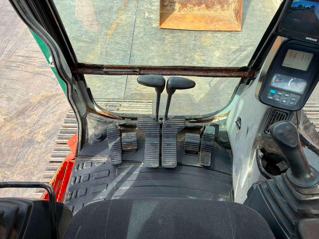 New Holland Kobelco E235B SR-2 - 360° Camera / Hammer lines Photo 9