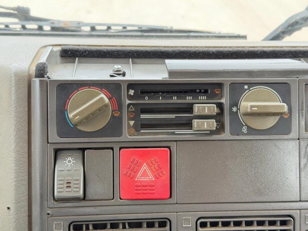 Iveco 130E18 Photo 7