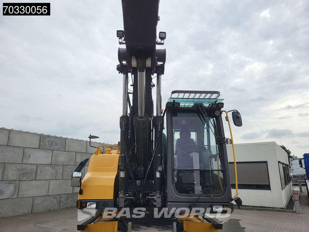 Volvo EW210 D Outrigers + Blade Photo 13
