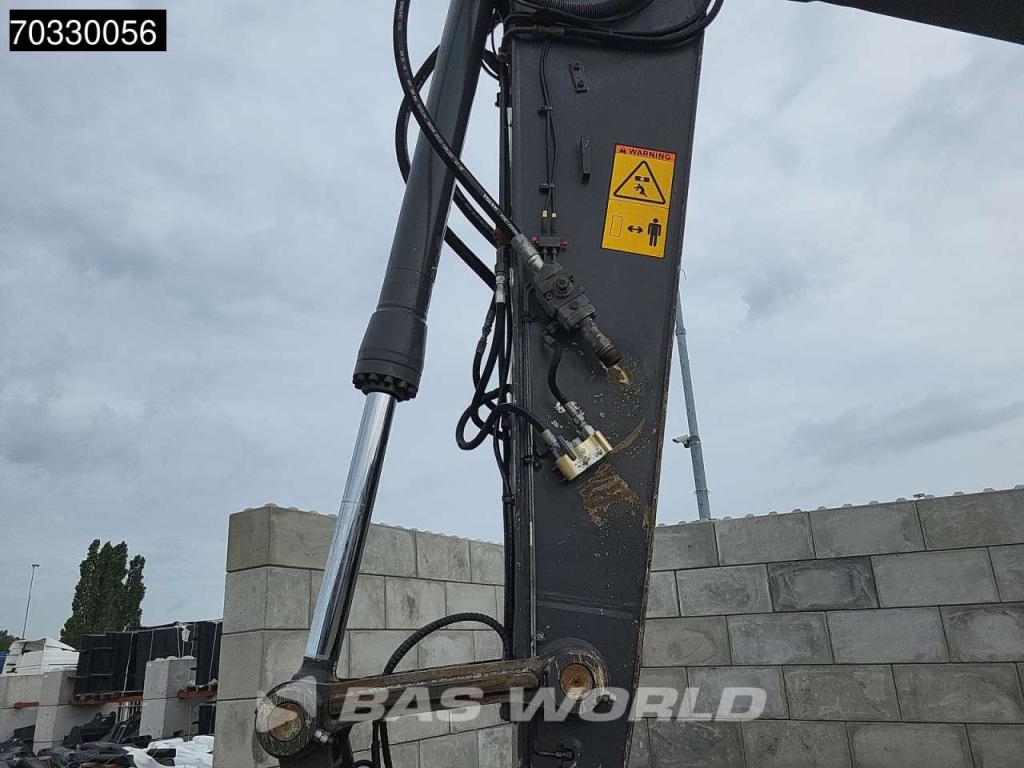 Volvo EW210 D Outrigers + Blade Photo 15
